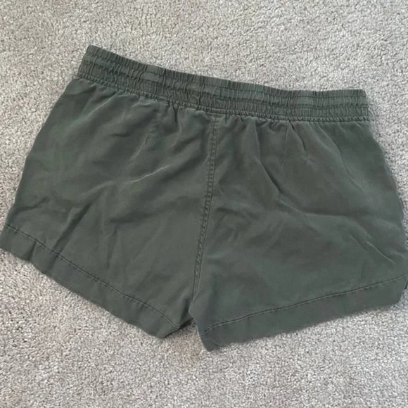 Divided by H&M - Olive Green Shorts - Picture 3 of 4